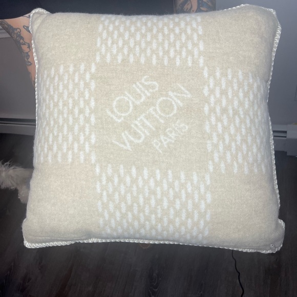 SOLD. RARE Louis Vuitton Damier Throw Pillow - Picture 2 of 5